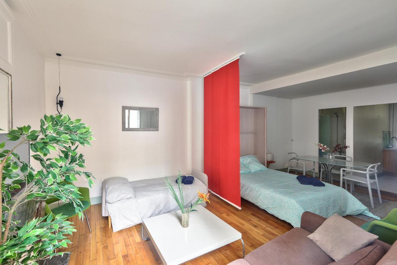 Dulong - Batignolles * Paris
