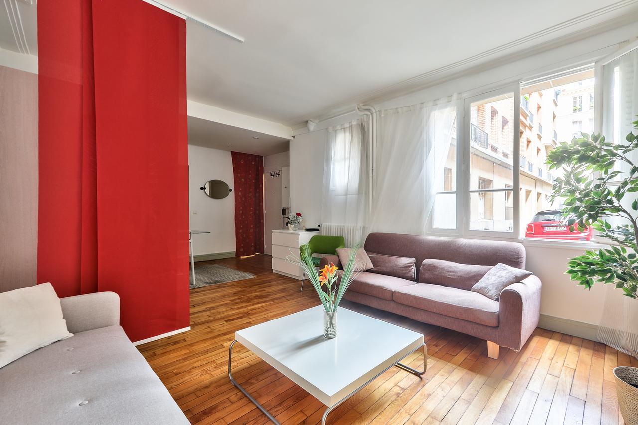 Dulong - Batignolles * Paris